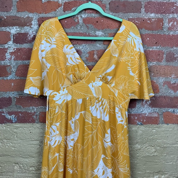 [Lulu's] Savanna Golden Yellow Floral Print Maxi - Picture 4 of 9